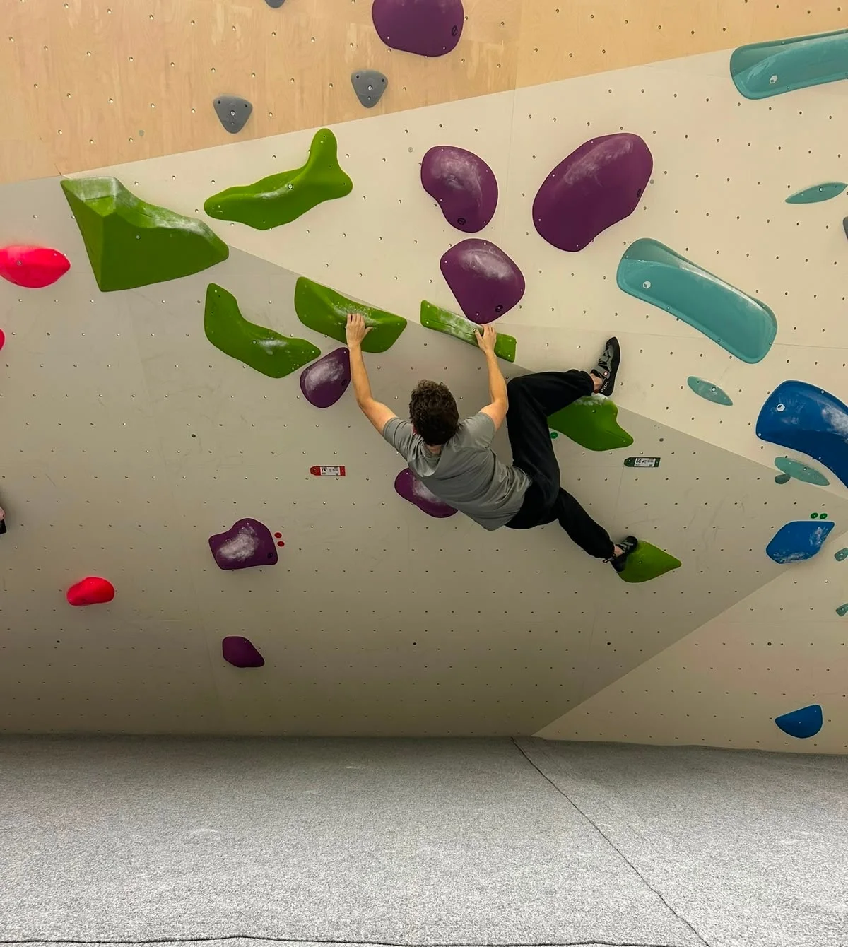 Atte bouldering at a climbing gym